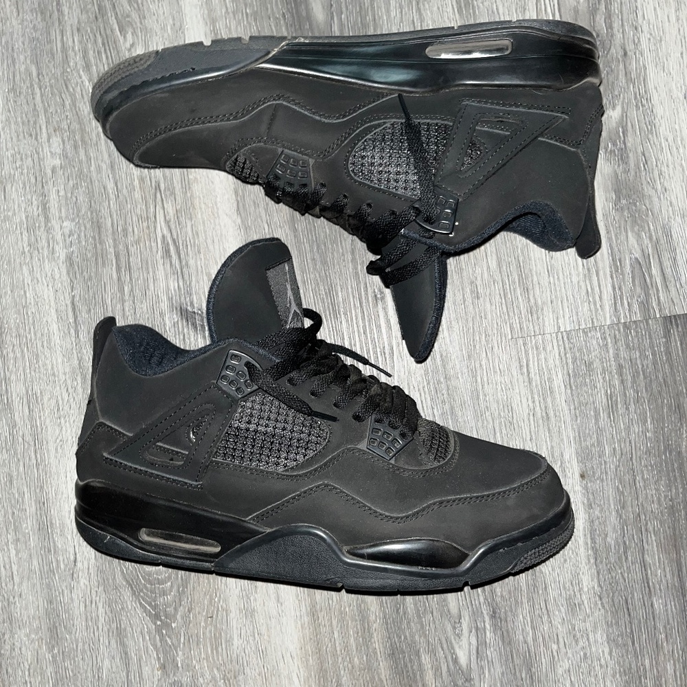 Black Cat Jordan 4
